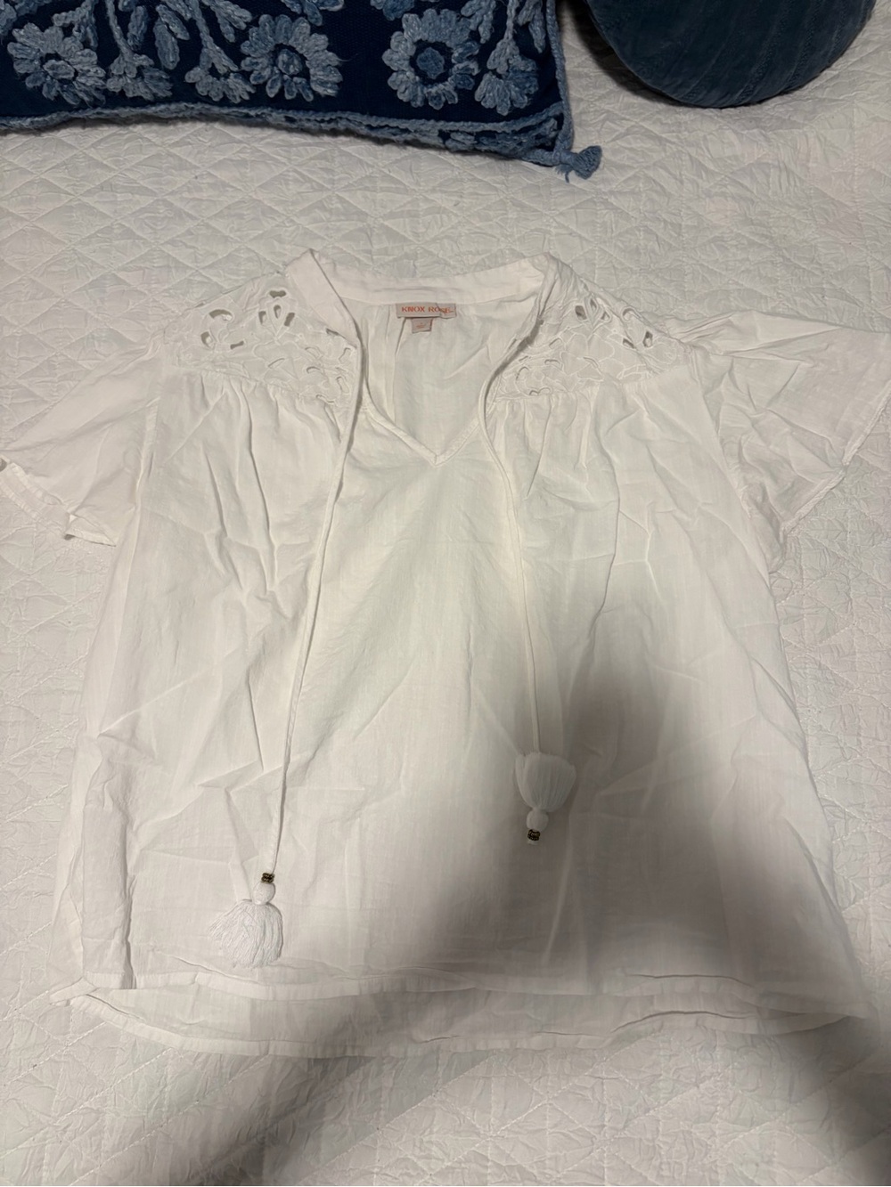 Knox Rose White V-Neck Tassel Peasant Top